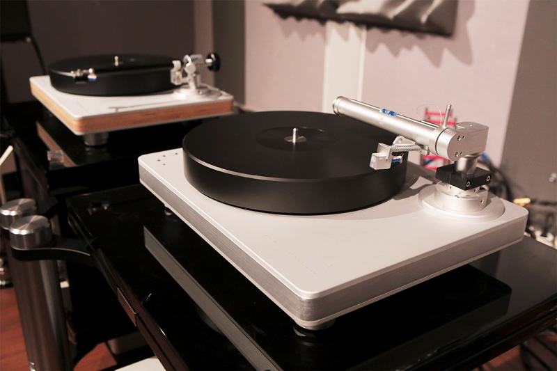      Ƴα Clearaudio Performance DC Turntable
